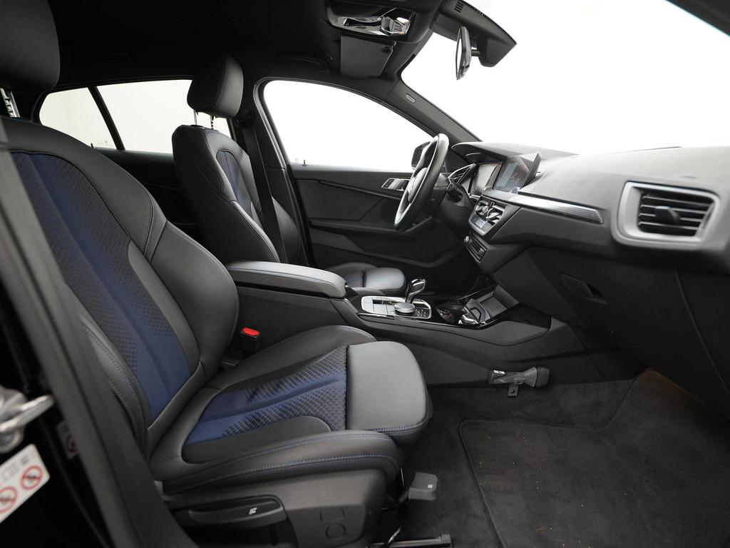 BMW 1 Serie 118i M Sport Shadow | Trekhaak | HiFi Audio | Li, 12 maanden, Gebruikt, Zwart, Origineel Nederlands