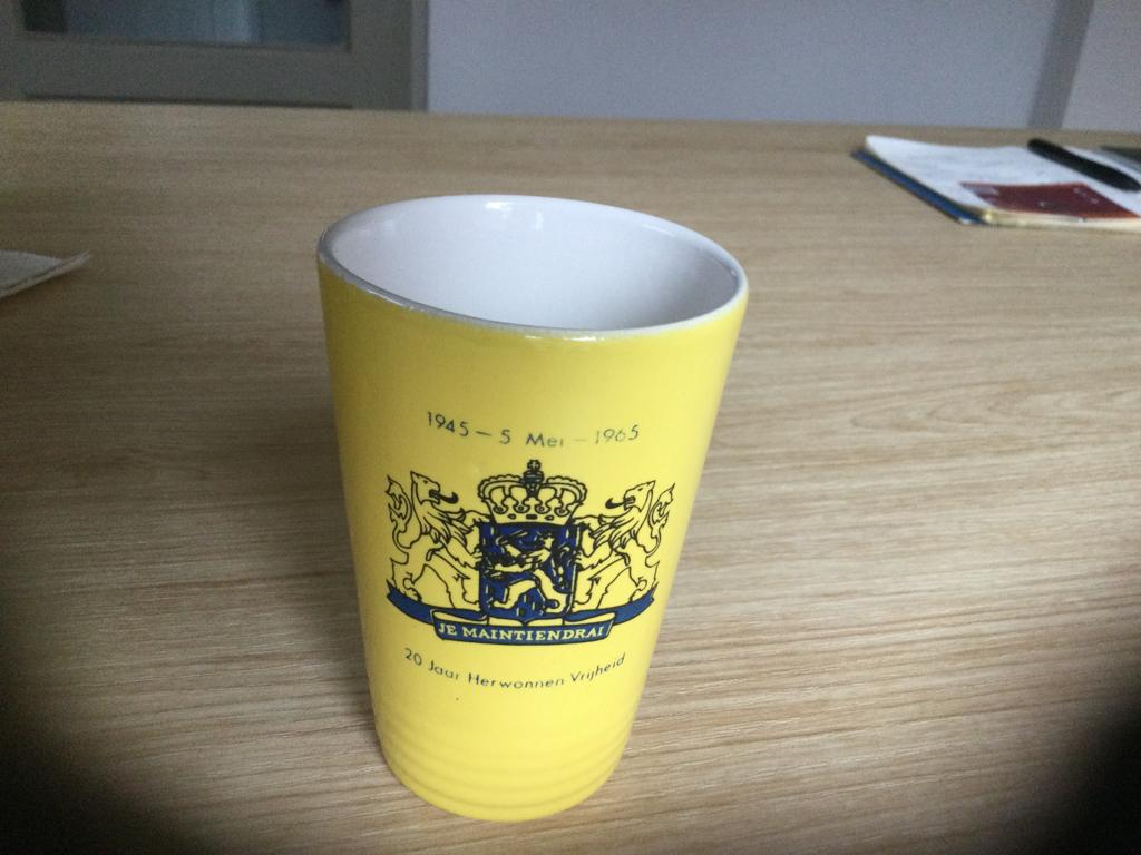 Beker herinnering 20 jaar herwonnen vrijheid, Ophalen