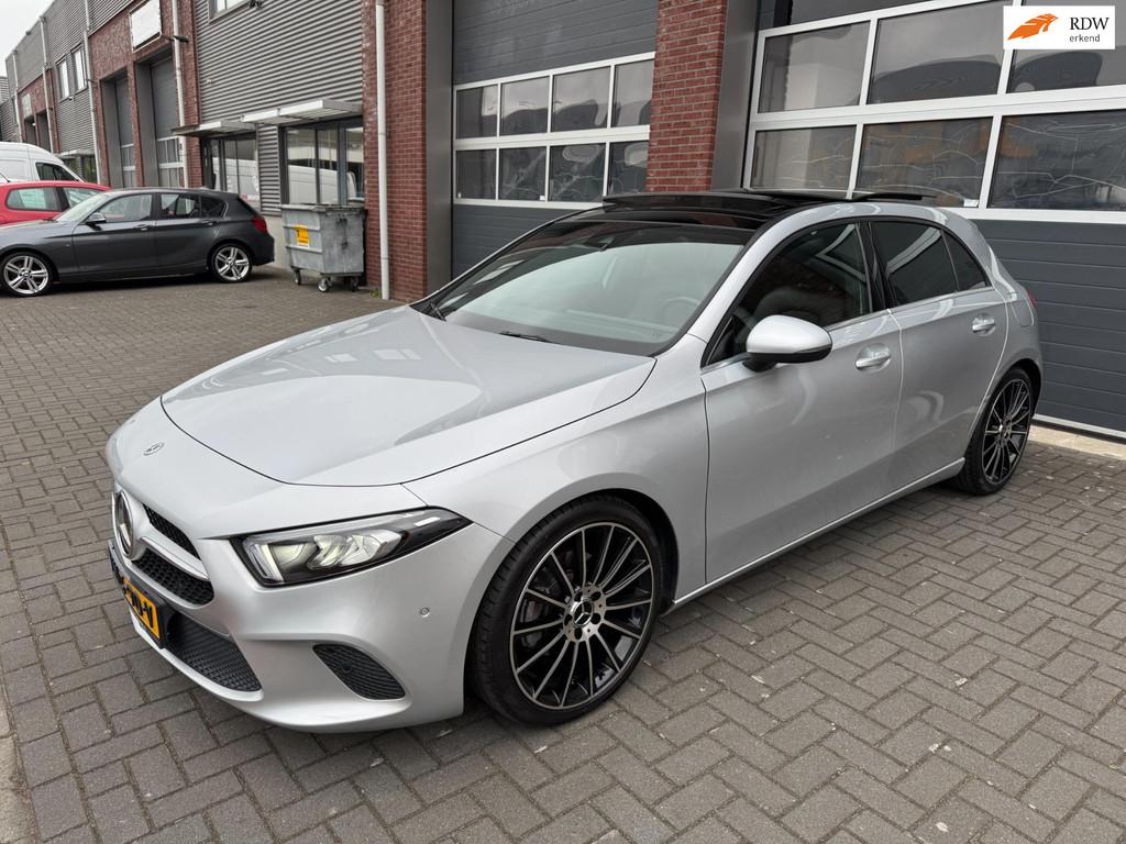 Mercedes-Benz A-klasse A200 LED Pano Widescreen Camera Navi, Gebruikt, 4 cilinders, Leder en Stof, 163 pk