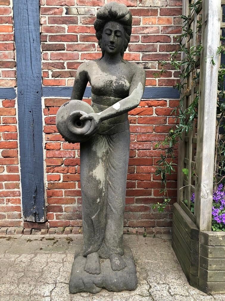 Grote fors lava stenen vrouw met kruik, hindoe beeld- XL, Steen, Ophalen of Verzenden, ., .