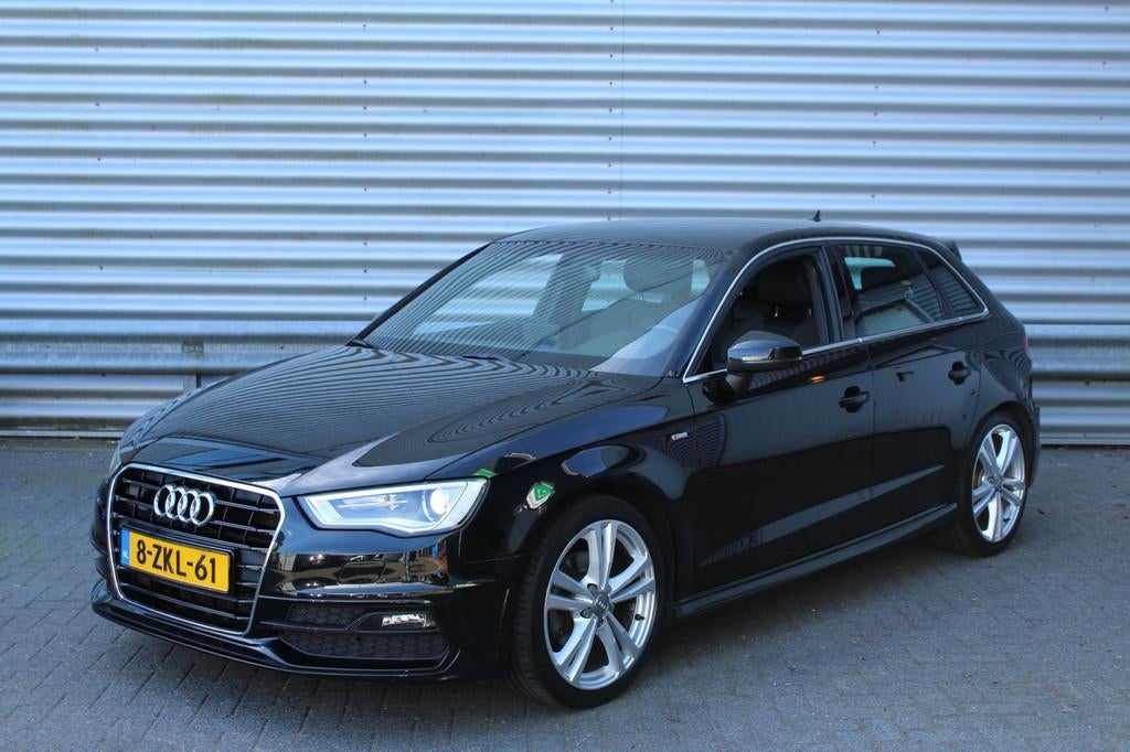 Audi A3 Sportback 1.2 TFSI 110pk Ambition Pro Line S AUTOMAA, Gebruikt, 4 cilinders, Leder en Stof, Zwart