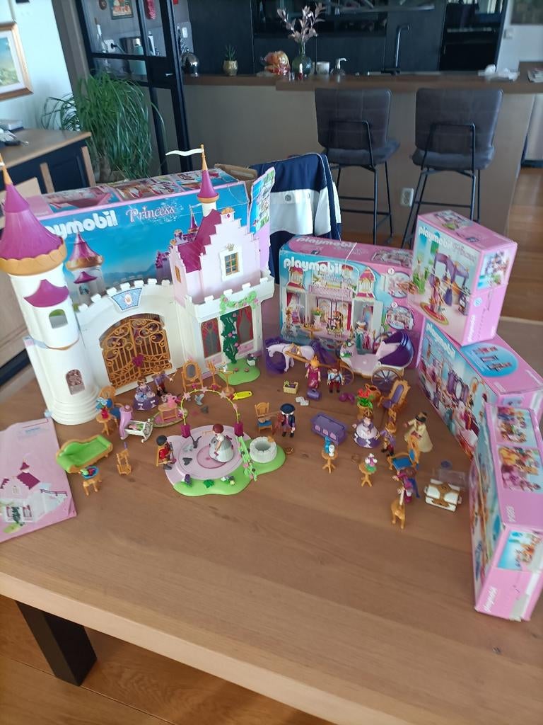 Playmobil prinsessen kasteel met veel extra sets., Ophalen of Verzenden, Zo goed als nieuw, Poppenhuis