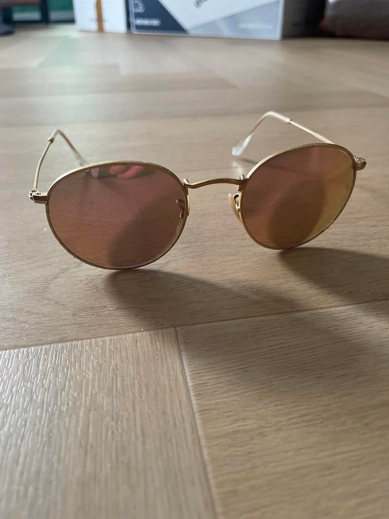 Stijlvolle Ray-Ban zonnebril met gouden montuur, Sieraden, Tassen en Uiterlijk, Zonnebrillen en Brillen | Dames, Zonnebril, Overige kleuren