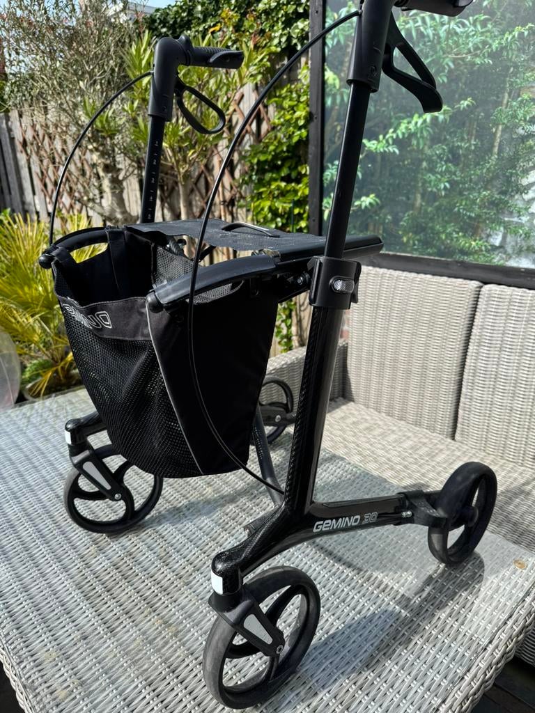Zeer lichtgewicht carbon gemino 30 rollator, Diversen, Ophalen of Verzenden, Lichtgewicht, Zo goed als nieuw