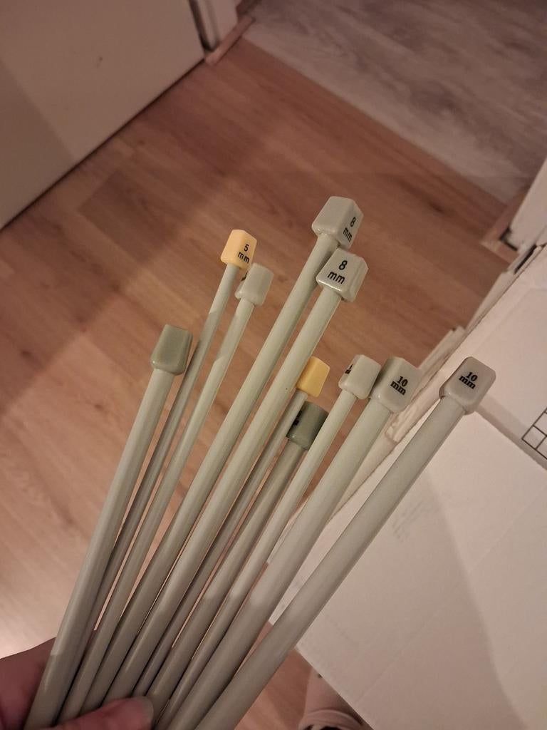 Breinaalden set maten 5, 6, 8, 10 in koker, Ophalen of Verzenden, Breien, Naald