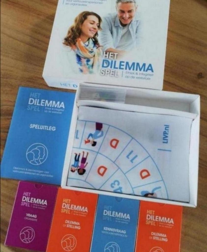 Het dilemma spel, ethiek en integriteit spel, Vijf spelers of meer, Ophalen of Verzenden, Zo goed als nieuw
