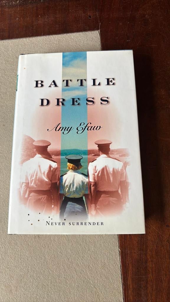 Battle dress- never surrender, Verzamelen, Militaria | Algemeen, Ophalen of Verzenden, Landmacht, Boek of Tijdschrift