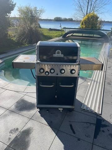 Gratis af te halen: Broil King Baron gasbarbecue, Ophalen, Gebruikt, Broil King