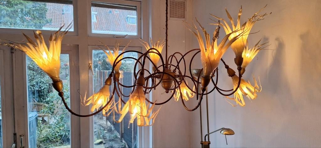 witte kelken kroonluchter, Ophalen, Gebruikt, Kunststof, Van kunstenaar