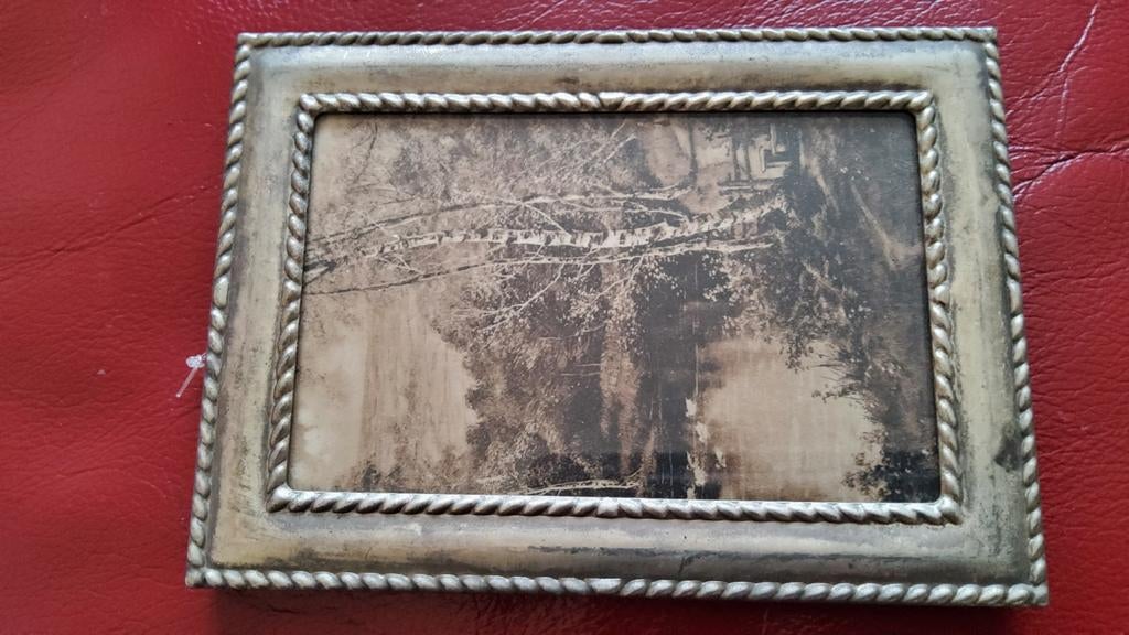 Vintage Klein zilver kleur fotolijstje brede bewerkte randen, Antiek en Kunst, Ophalen of Verzenden, Zilver