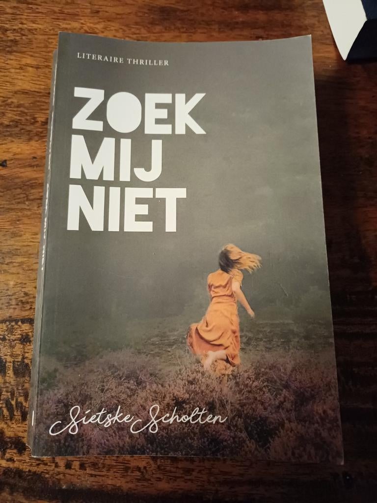 Zoek Mij Niet - Literaire Thriller van Sietske Scholten, Ophalen of Verzenden, Zo goed als nieuw, Sietske Scholten, Nederland