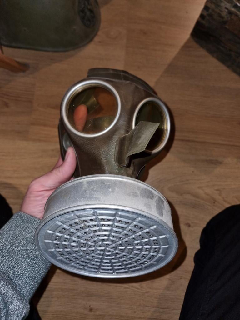 Duits 2e wereldoorlog gasmasker met adelaar nog zichtbaar., Verzamelen, Ophalen of Verzenden, Duitsland