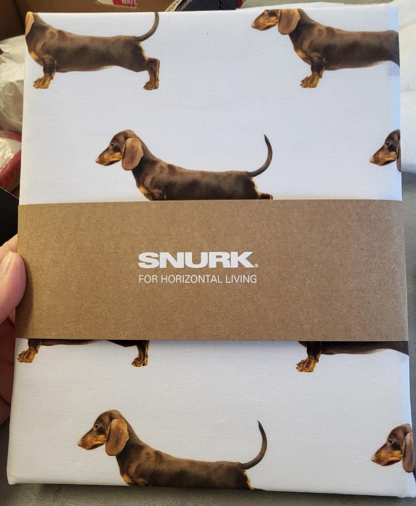 •Nieuw• Snurk Kussensloop Teckel James, Ophalen of Verzenden, Nieuw, Eenpersoons, Kussen