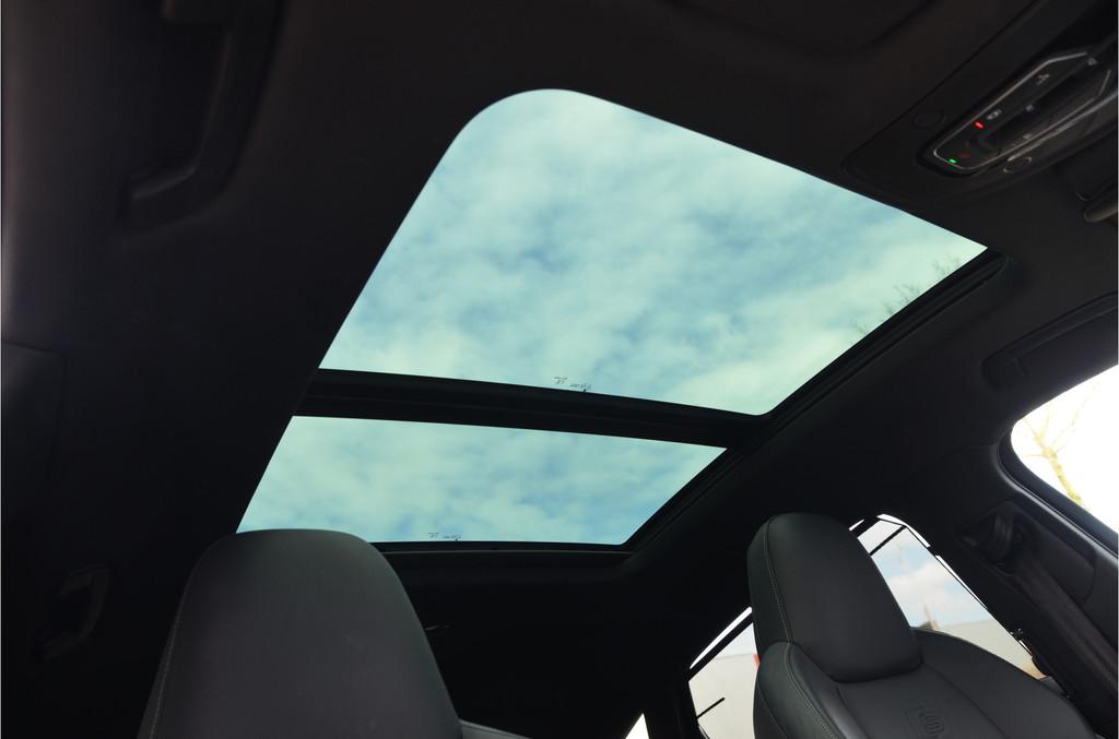 Audi Q8 Sportback e-tron 55 quattro S Edition 115 kWh Trekha, Auto's, Audi, Automaat, Zwart, 600 km, Vierwielaandrijving