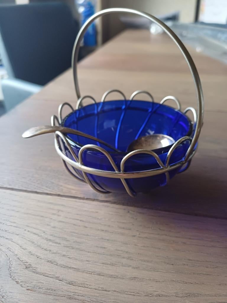 TE koop Kobaltblauw glazen bonbonschaaltje met verzilverd me, Antiek en Kunst, Ophalen of Verzenden