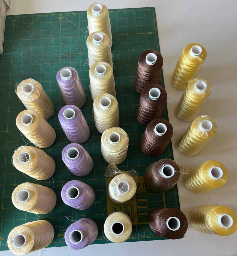 PAASAANBIEDING - 27 Grote Konen Madeira - 5000 meter., Verzenden, Nieuw, Machineborduren, Borduurgaren of Zijde