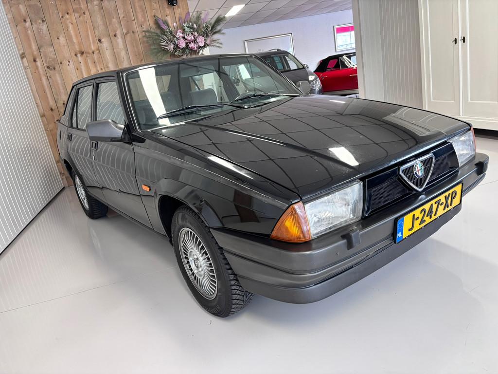 Alfa Romeo 75 1.8 IE Epoca, zwart, apk 11-2026, elektrische, Auto's, Alfa Romeo, Achterwielaandrijving, Gebruikt, 118 pk, 4 cilinders