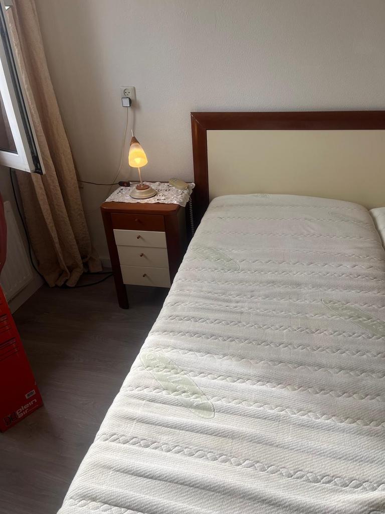 Complete kersenhouten slaapkamer met elektrisch verstelbare, Ophalen, Gebruikt, Tweepersoons