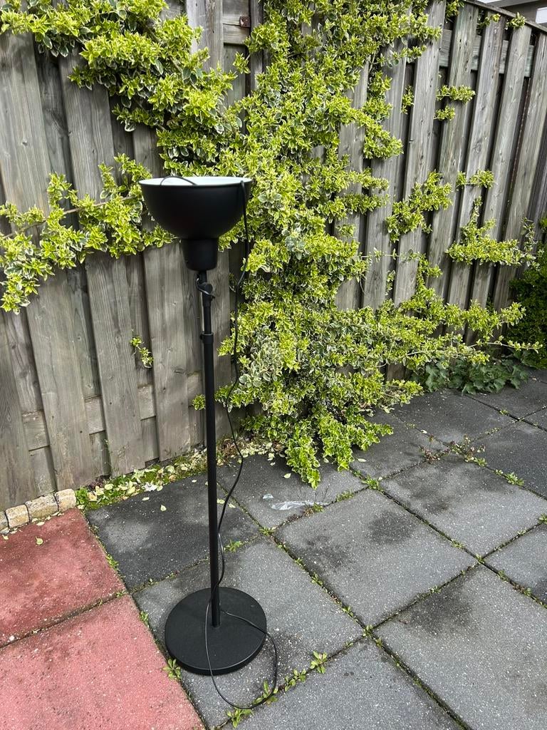 Ikea zwarte lamp, Ophalen of Verzenden, Zo goed als nieuw