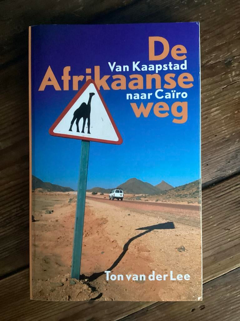 De Afrikaanse weg - Ton van der Lee, Afrika, Ophalen of Verzenden, Reisgids of -boek, Gelezen