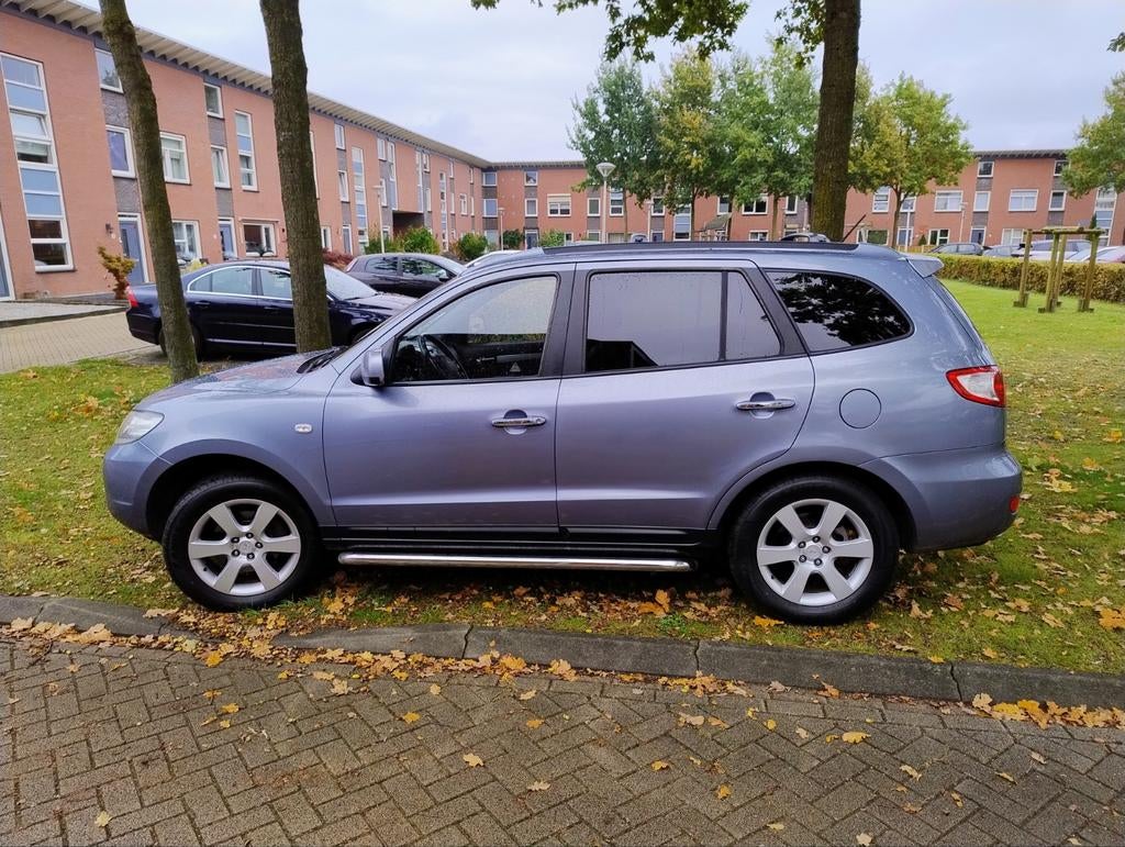Hyundai Santa Fe 2.7 2WD 2009 Blauw vanaf € 4500, Auto's, Voorwielaandrijving, Zwart, 2000 kg, Blauw