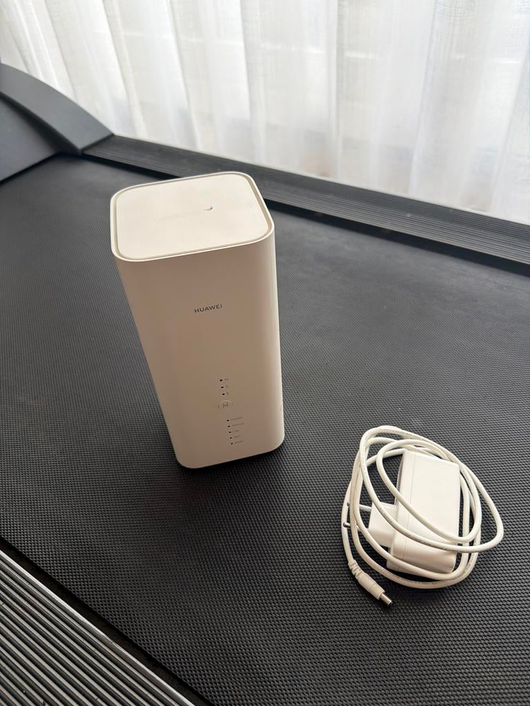 Huawei B818-263 4G LTE Router met Modem - Zo goed als nieuw, Computers en Software, Routers en Modems, Ophalen of Verzenden, Zo goed als nieuw