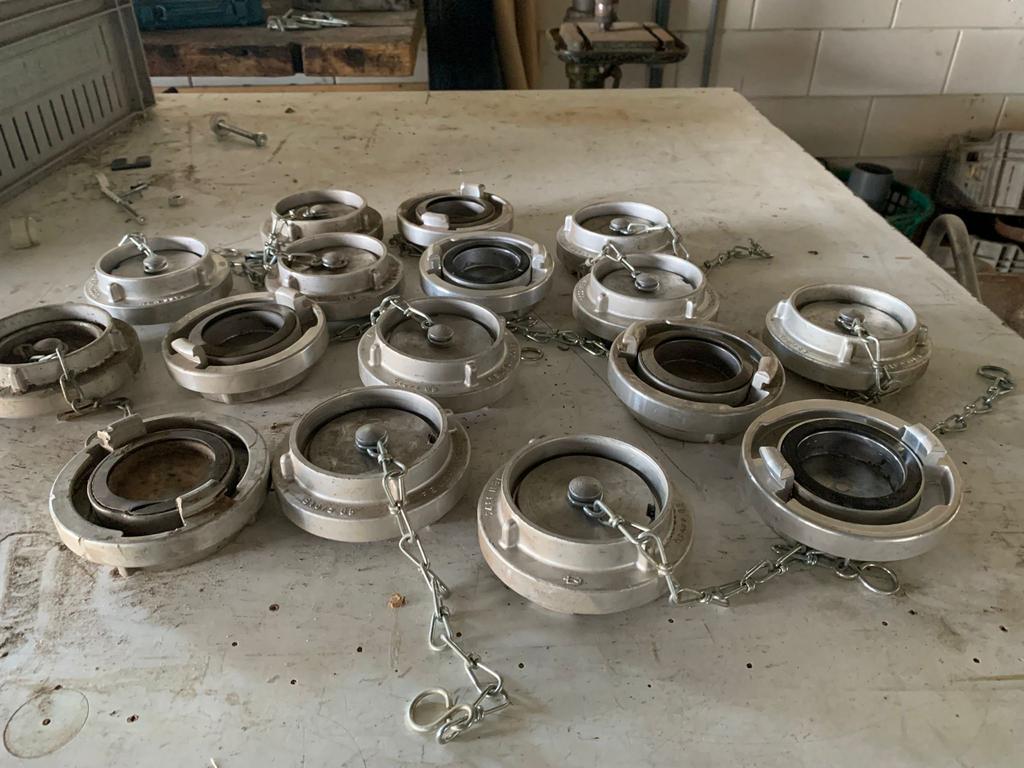 Partij Storz eindstop doppen met ketting, Ophalen, Gebruikt