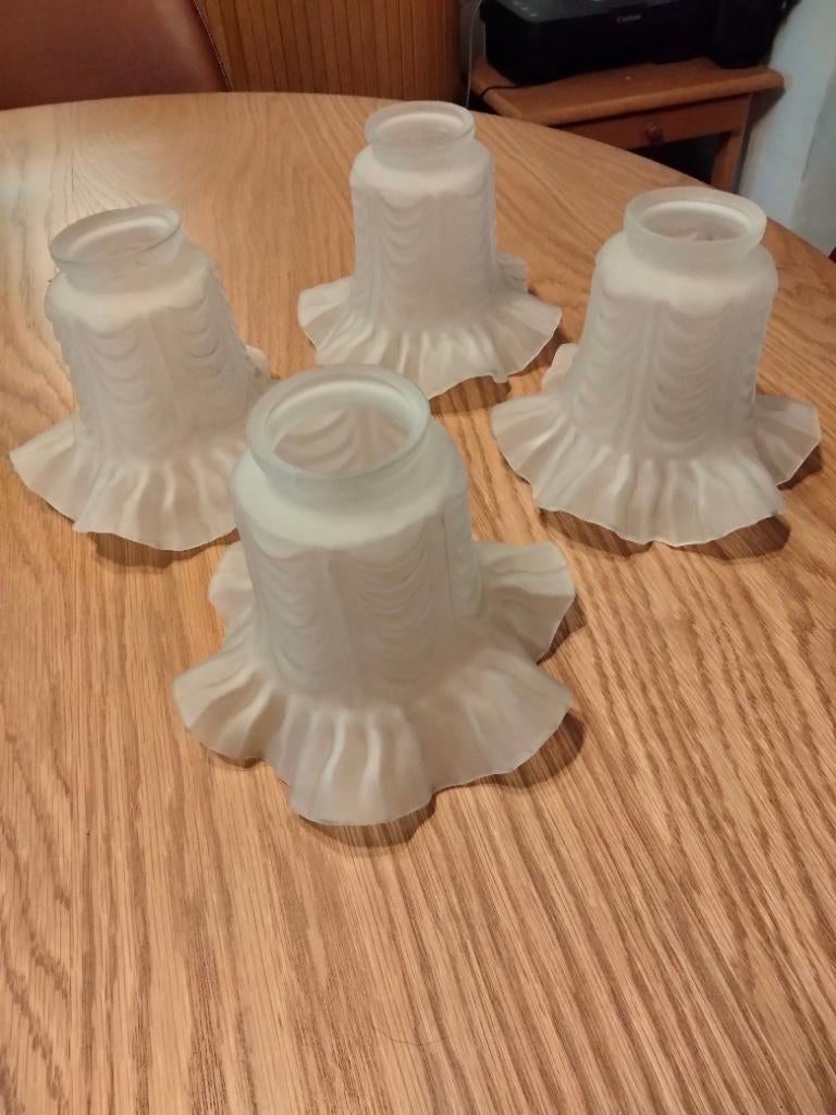 Lampenkapjes. Rokmodel. Vier identieke  kapjes. Puntgaaf!, Huis en Inrichting, Lampen | Lampenkappen, Ophalen, Gebruikt, Overige kleuren