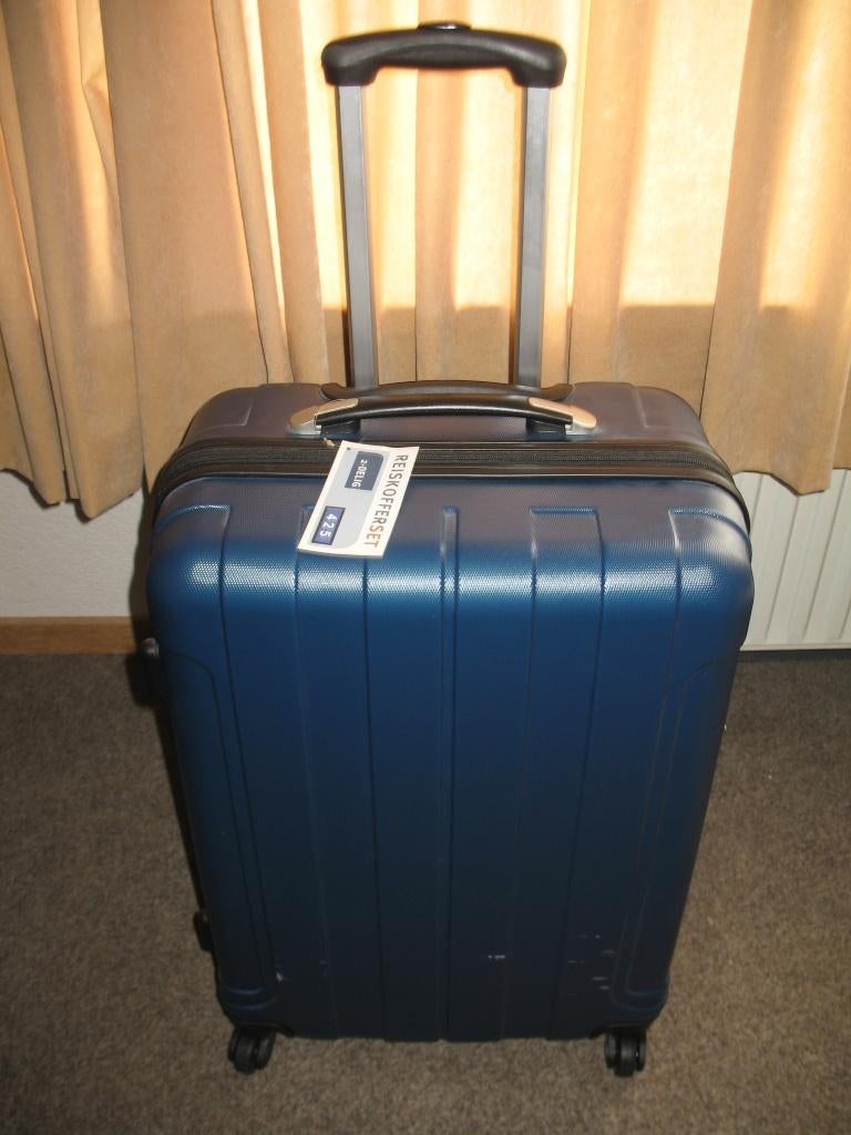 2 Delige Kofferset  ( wordt niet los verkocht ), Ophalen, Hard kunststof, Wieltjes