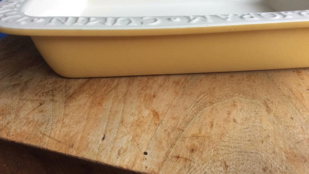 Grote lasagne / ovenschaal ,mais geel voor 4 tot 6 personen, Gebruikt, Keramiek, Ophalen of Verzenden, Schaal of Schalen