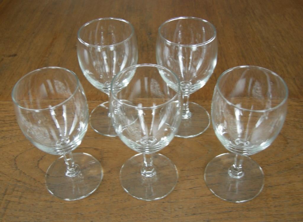Set van 5 wijnglazen. Afmetingen wijnglas Ø 5,8x11,4 cm., Glas of Glazen, Ophalen of Verzenden, Effen, Glas