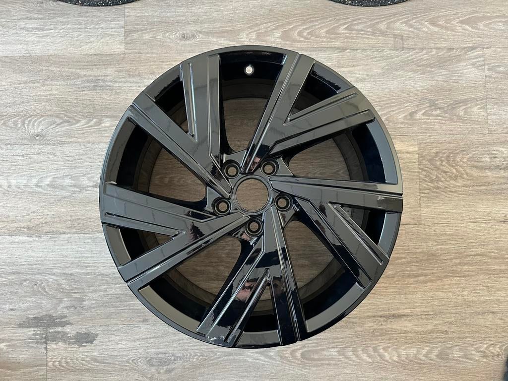 18'' VW Golf 8 R Line Bergamo Velgen Zwart 5H0601025AB, Auto-onderdelen, Banden en Velgen, 18 inch, Velg(en), Nieuw, Ophalen of Verzenden