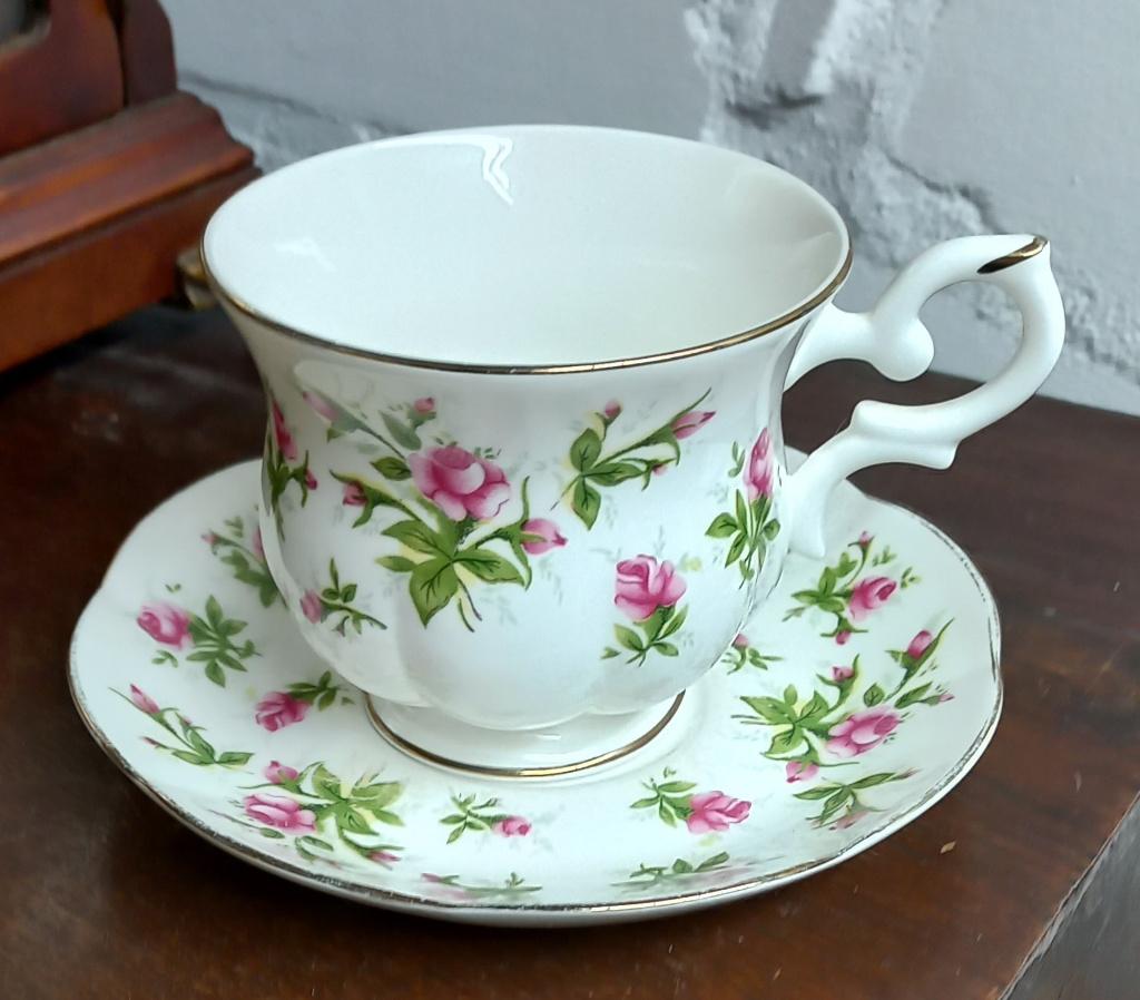 Kop en schotel Spring flower pink van Royal Canterbury, Ophalen of Verzenden, Zo goed als nieuw, Overige stijlen, Kop(pen) en/of Schotel(s)