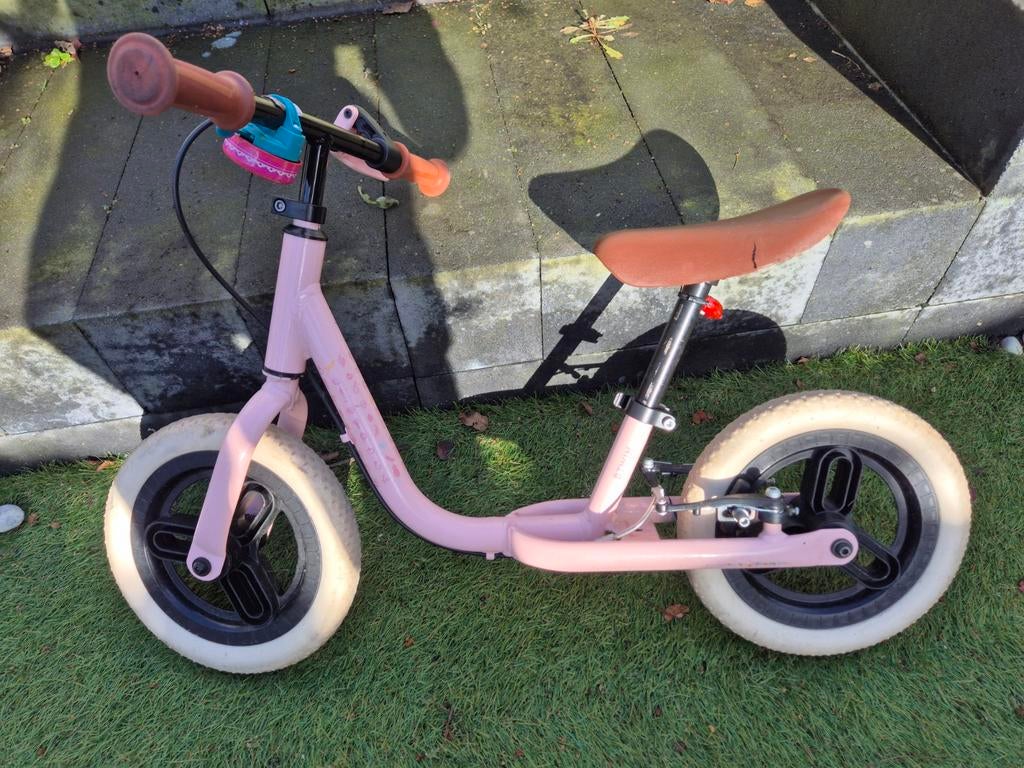 Roze Btwin Loopfiets - Perfect voor de eerste stapjes!, Kinderen en Baby's, Speelgoed | Buiten | Voertuigen en Loopfietsen, Ophalen of Verzenden