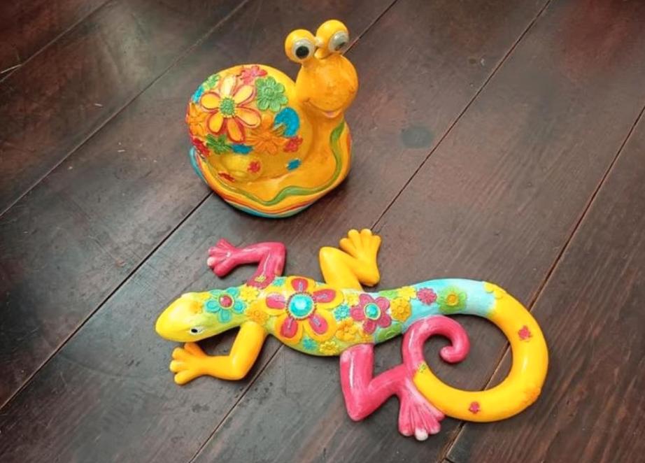 Vrolijke dierfiguren - Slak & Hagedis, Ophalen of Verzenden, Zo goed als nieuw