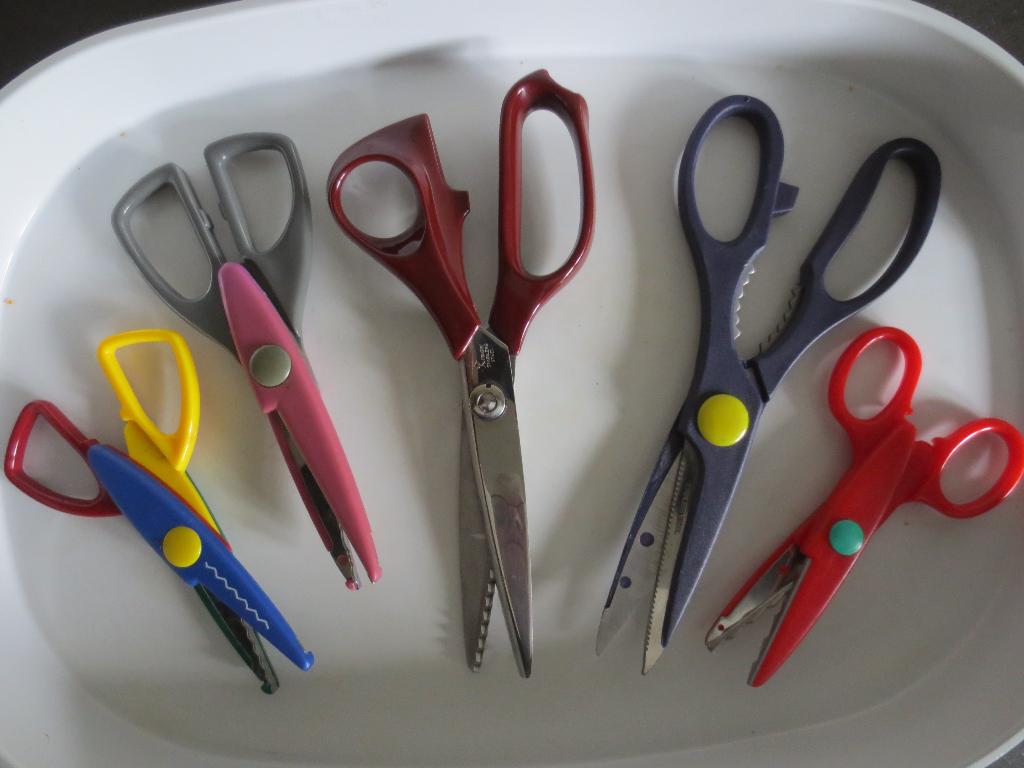 Scharen om te knutselen: Verschillende kartelrand scharen., Ophalen of Verzenden, Gebruikt, Overige typen