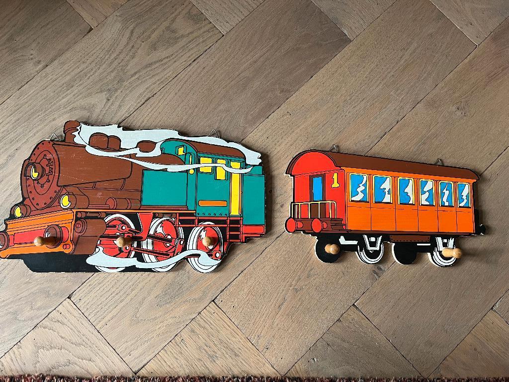 Kinderkamer kapstok trein, Wandkapstok, Ophalen of Verzenden, Zo goed als nieuw, Minder dan 100 cm