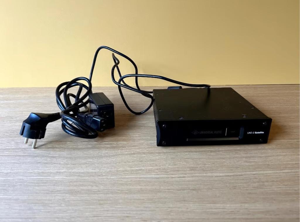 UAD-2 Satellite Thunderbolt 2 Quad Core DSP Accelerator, Audio, Tv en Foto, Professionele Audio-, Tv- en Video-apparatuur, Ophalen of Verzenden