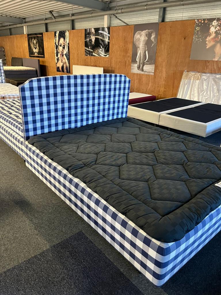 Hastens superia boxspring met hastens bjx topper 180x210
