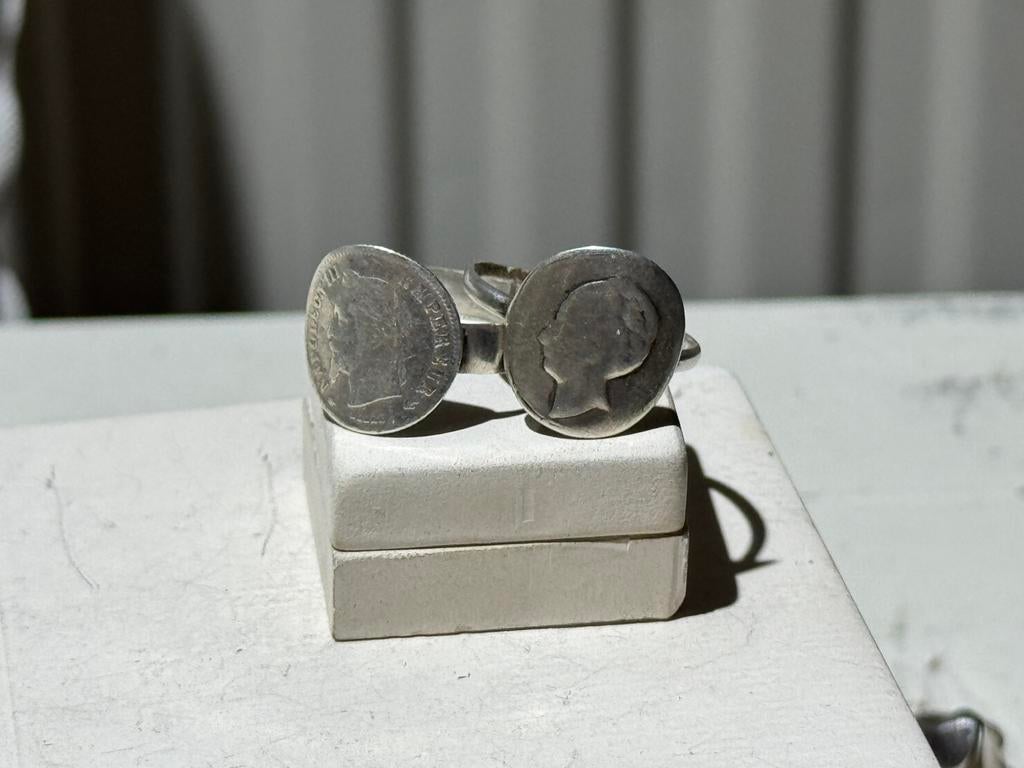 Twee Antiek Zilveren Munt Ringen ( napoleon 3 & juliana ), Ophalen of Verzenden, Zo goed als nieuw, Dame of Heer, Zilver