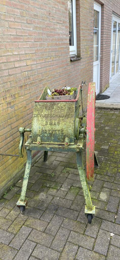 Oude bieten snijder als bloembak, Tuin en Terras, Hakselaars, Gebruikt, Ophalen