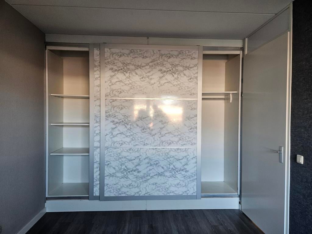 Gratis kledingkast schuifdeuren inbouw, Ophalen, Met deur(en), 200 cm of meer, Inbouw, schuifdeuren, modern.