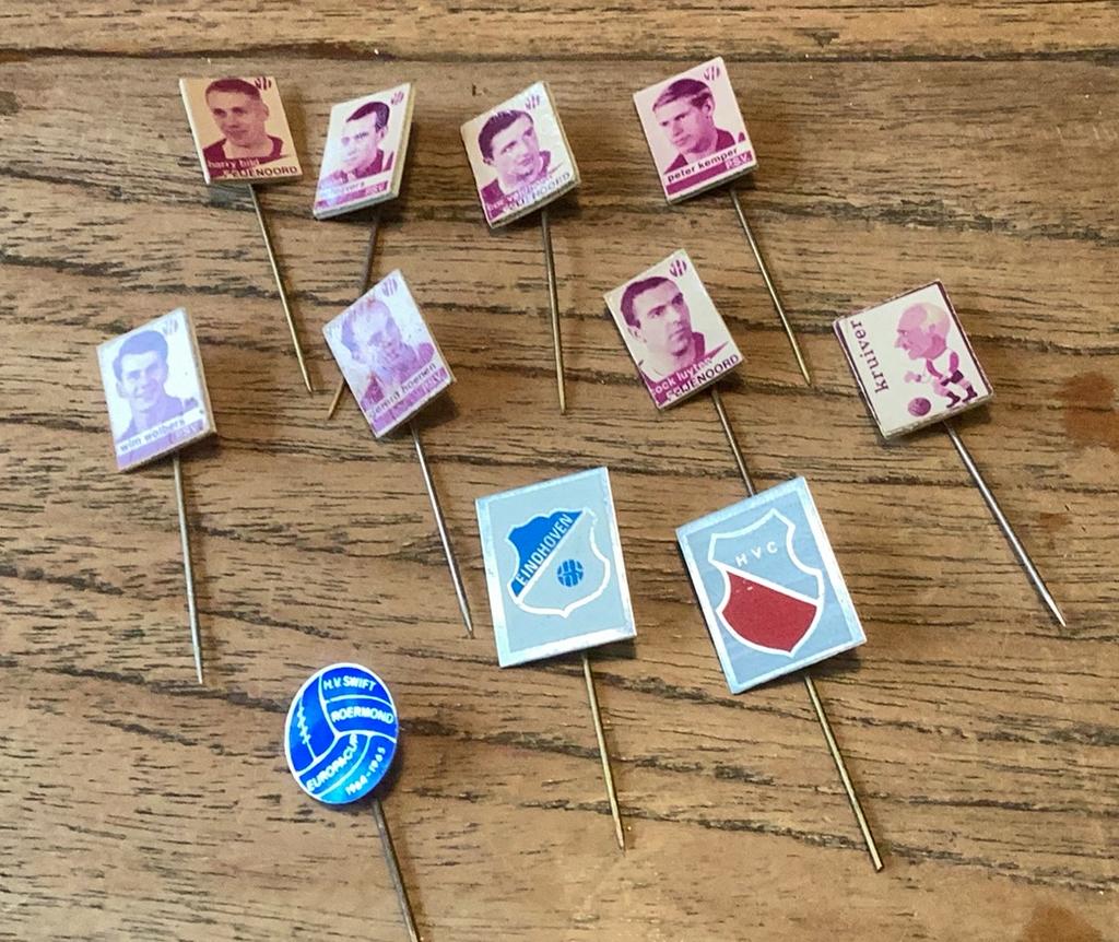 Speldjes pins Feyenoord PSV HVC Swift Roermond, Ophalen of Verzenden, Gebruikt, Sport