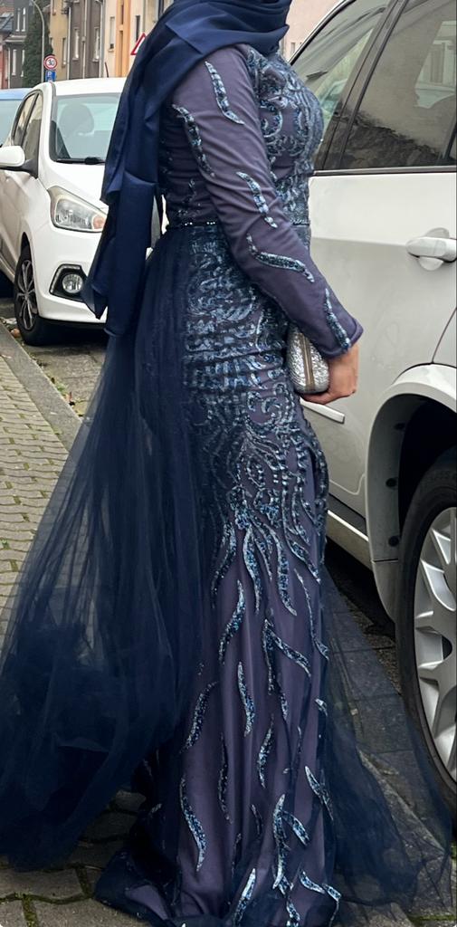 Prachtige blauwe galajurk met sleep - Maat M, Maat 38/40 (M), Ophalen of Verzenden, Kleding, Overige thema's