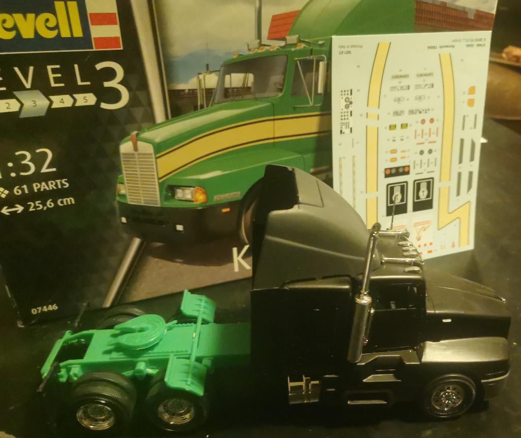 1/32 Revell Kenworth T600, Ophalen of Verzenden, Gebruikt, Groter dan 1:32, Revell