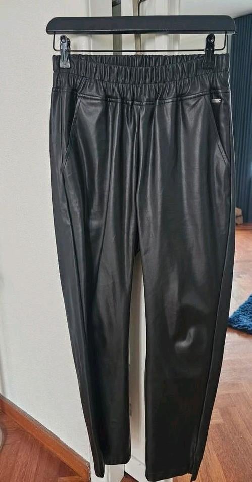 Zwarte Imitatie Leren Broek maat L van Ambika, Zwart, Maat 42/44 (L), Nieuw, Ophalen of Verzenden