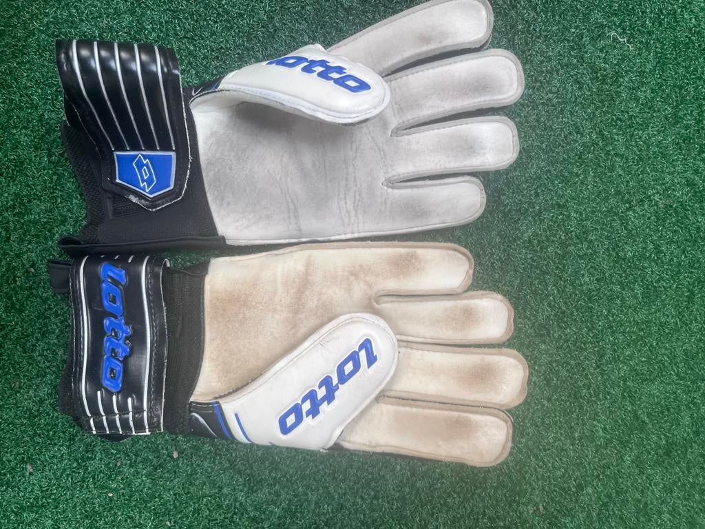 Lotto keepershandschoenen, maat geschikt 13 jaar, Sport en Fitness, Voetbal, Ophalen of Verzenden, Gebruikt, Handschoenen