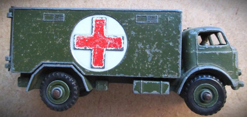 Dinky Toys Ambulance~Hospital Truck 626~Jaren 50, Ophalen of Verzenden, Gebruikt, Bus of Vrachtwagen, Dinky Toys