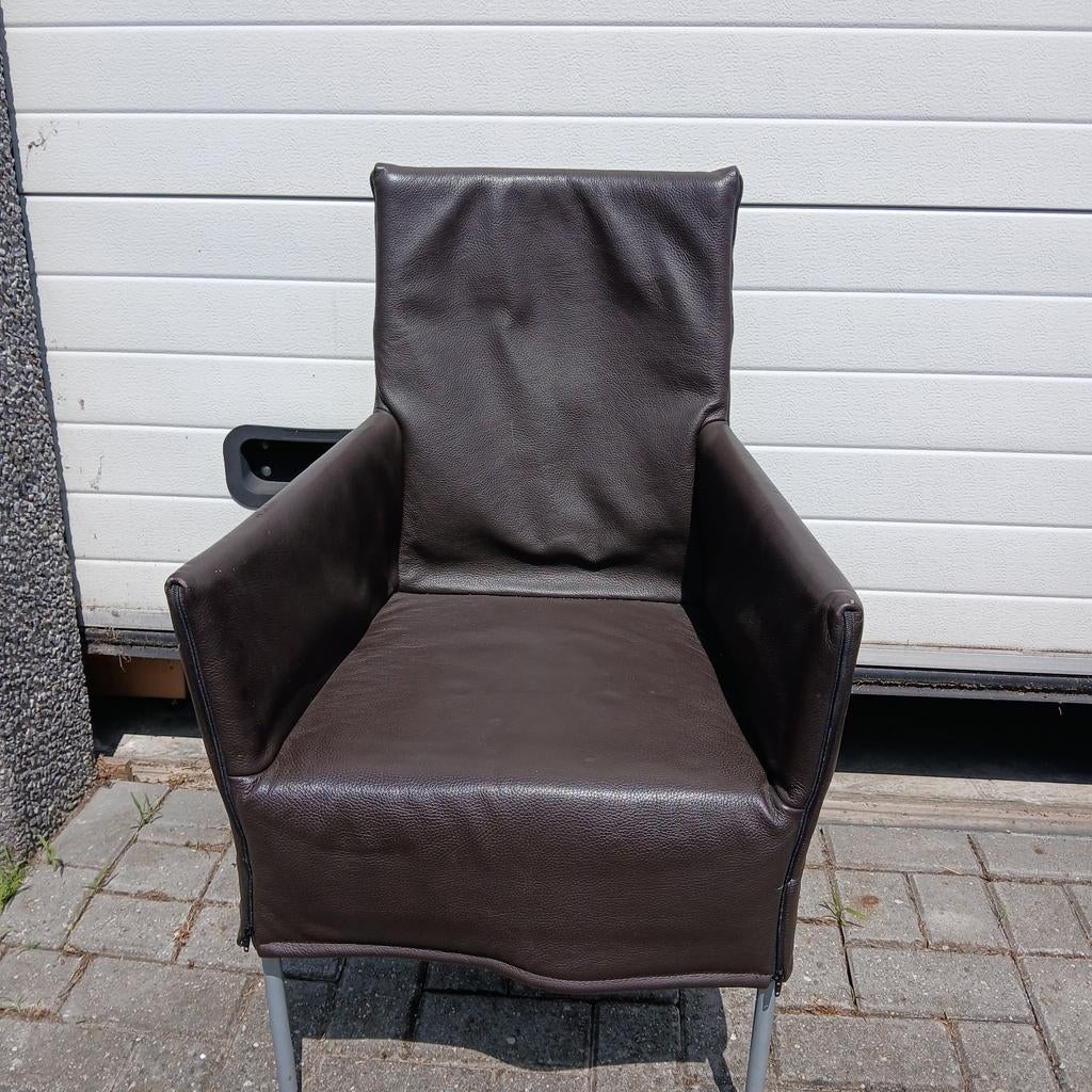L'Ancora bruine leren fauteuil met metalen onderstel., Huis en Inrichting, Stoelen, Ophalen, Gebruikt, Bruin, Leer