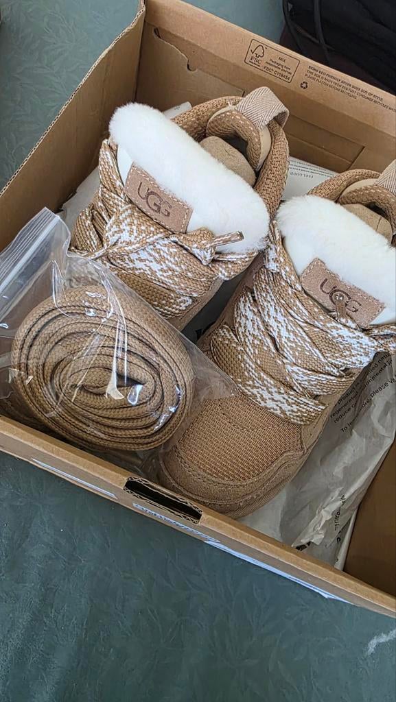 Ugg Classic Mini Platform Boots - Nieuw in doos maat 35, Bruin, Lage of Enkellaarzen, Nieuw, Ophalen of Verzenden